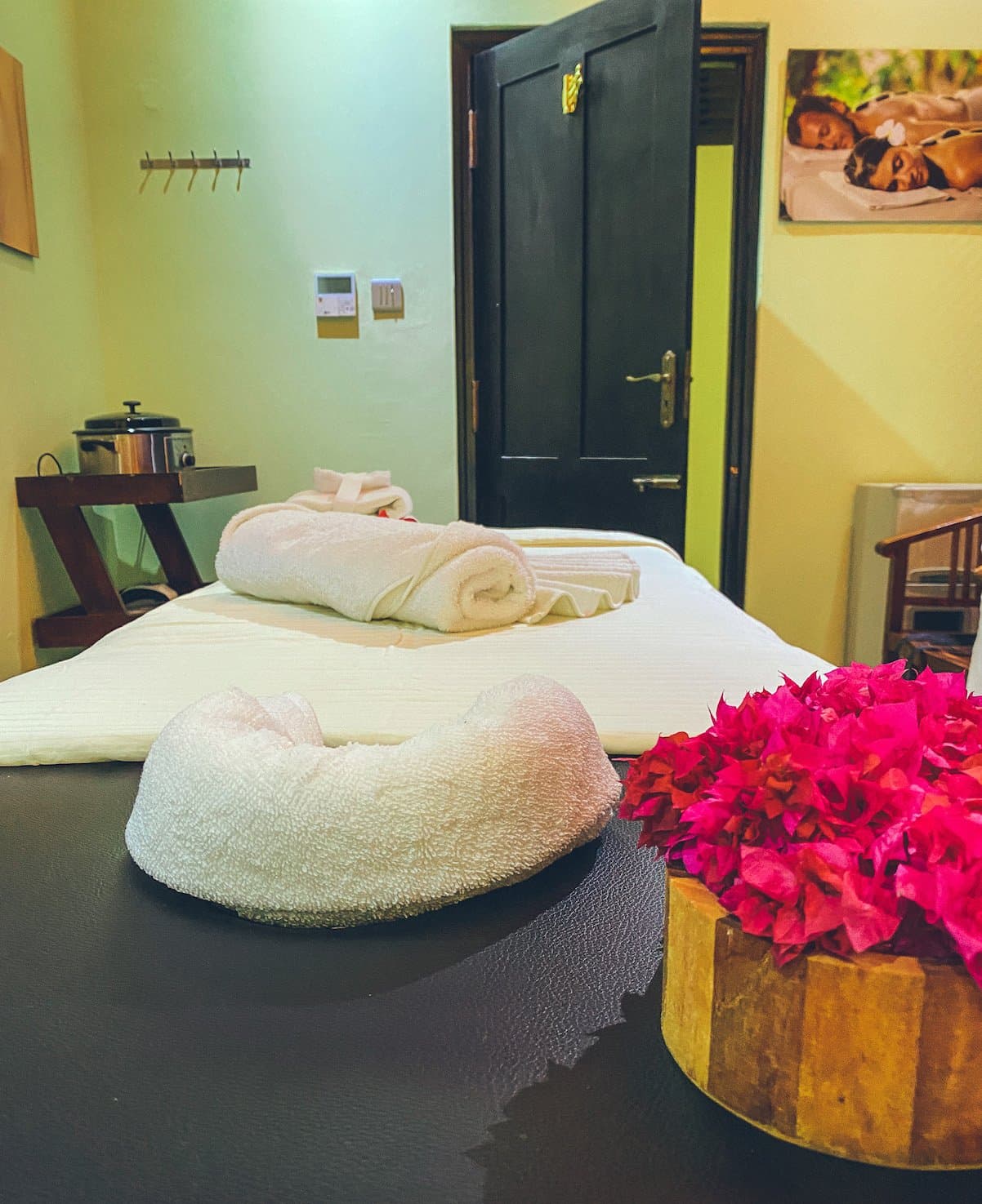 A quiet hour at the spa.